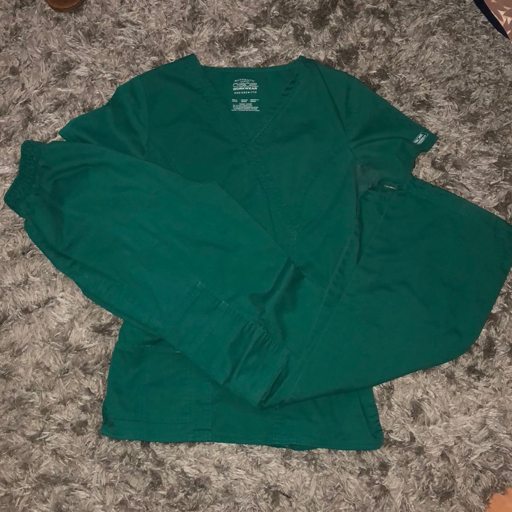 green cherokee scrub set